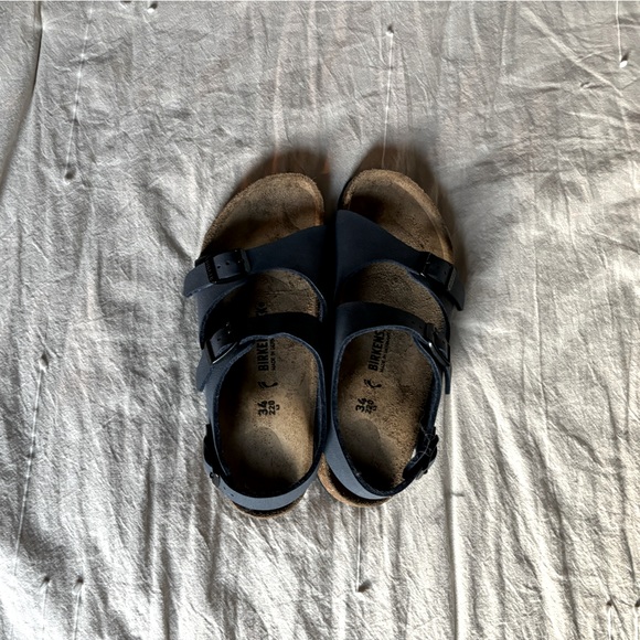 COPY - Birkenstock girls sandals NWOB size EU 34 in navy blue with black soles - Picture 2 of 5